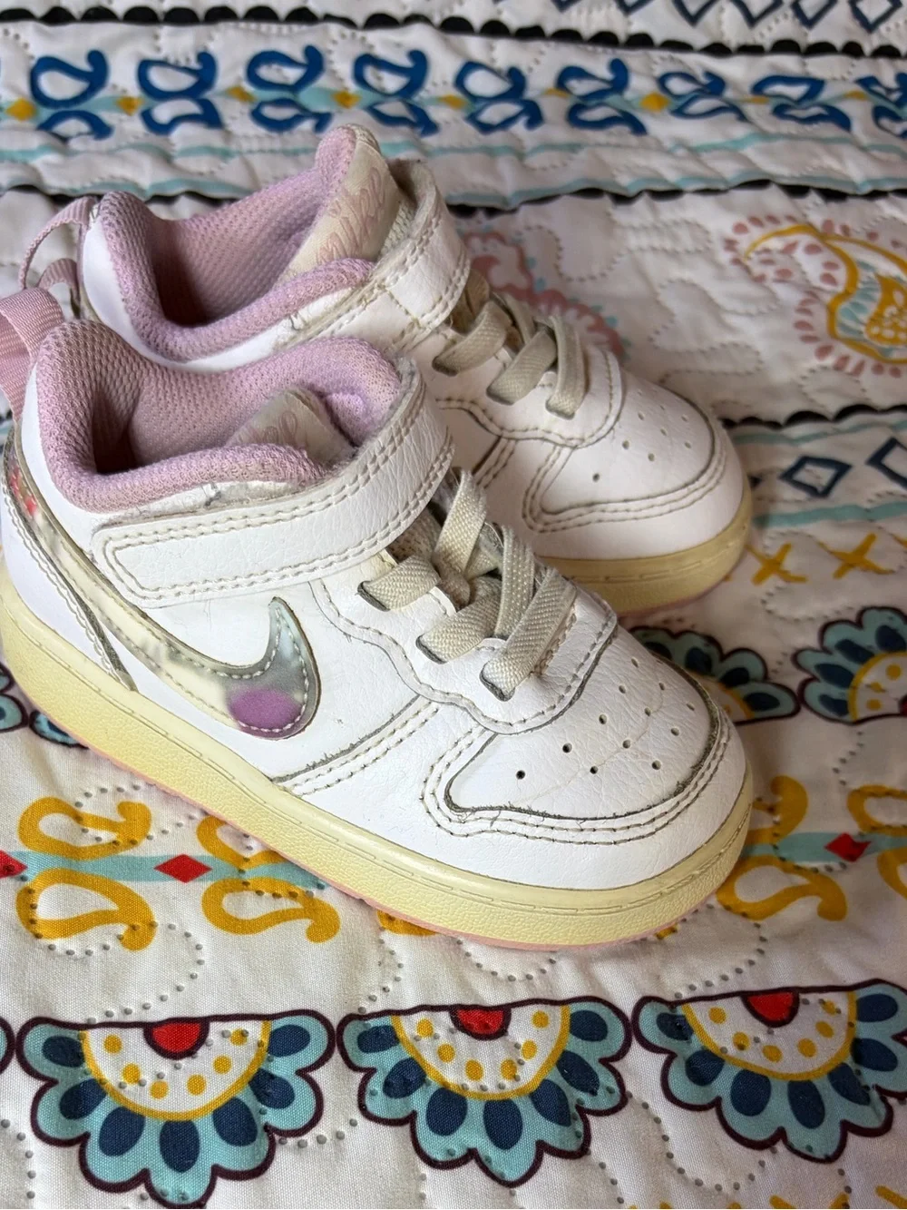 Nike Kids White and Pink Low-Top Sneakers
